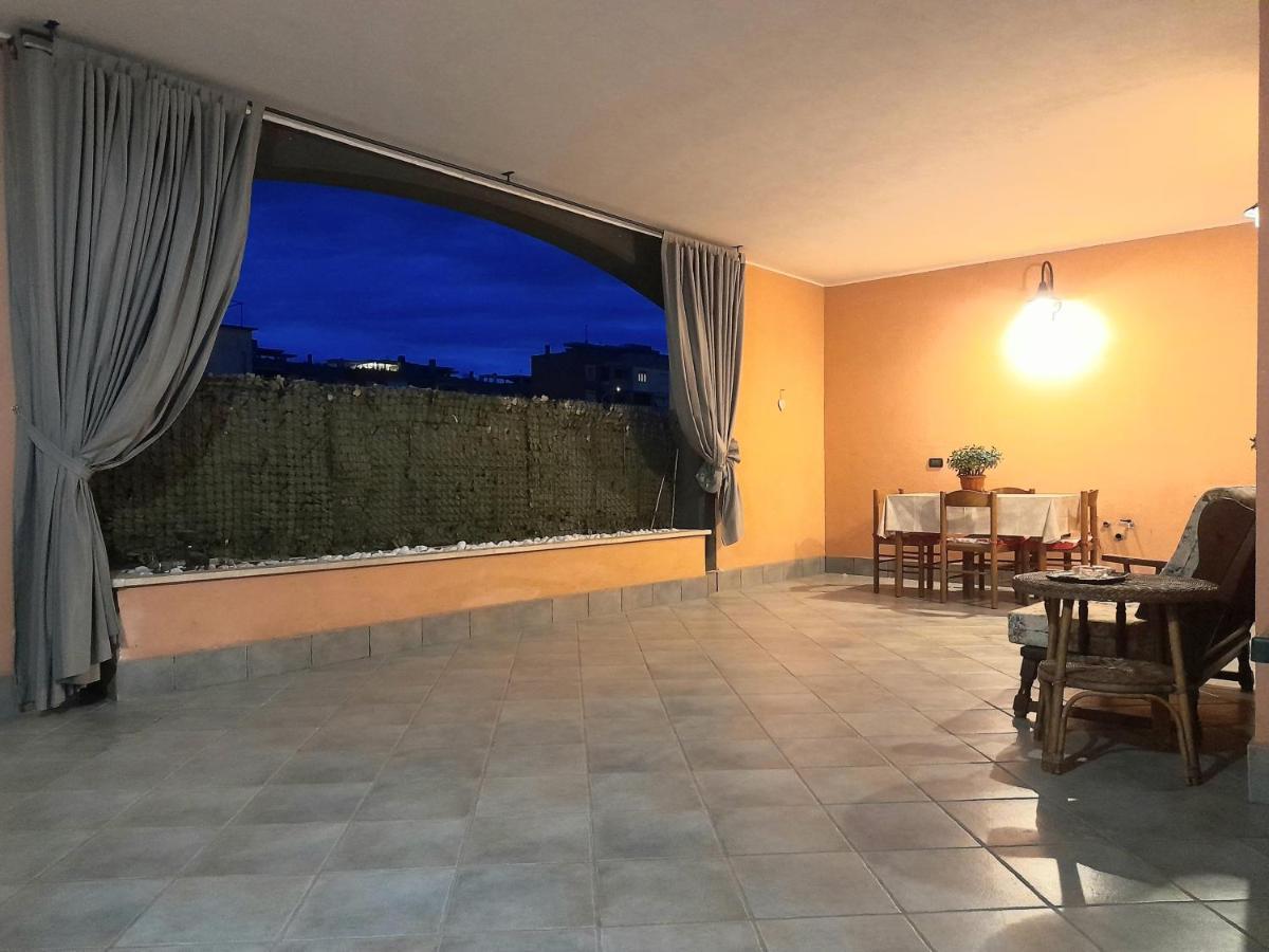 Casa Con Veranda In Centro - Comodo Parcheggio E Garage Incluso Latina Eksteriør billede