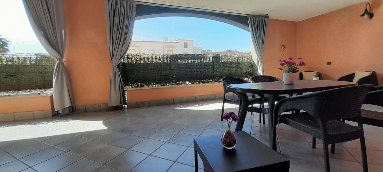 Casa Con Veranda In Centro - Comodo Parcheggio E Garage Incluso Latina Eksteriør billede